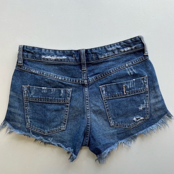 Free People Jean Shorts Denim Distressed Raw Hem Frayed Pockets Blue Size 24 - Picture 2 of 9